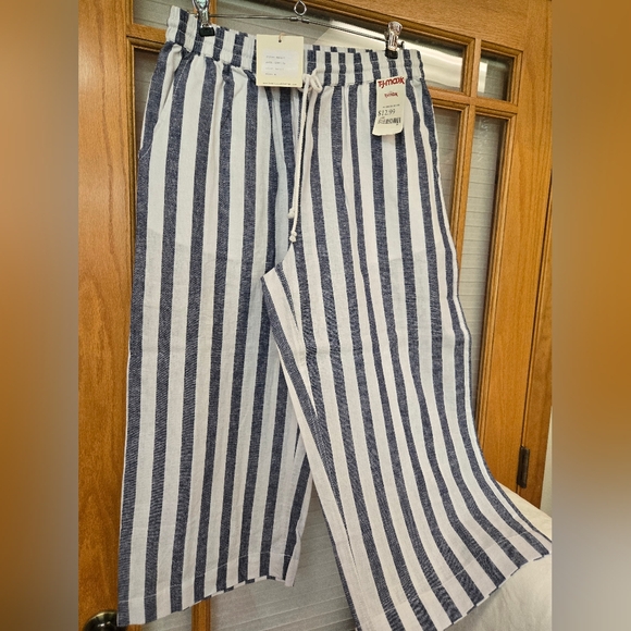 Pants - Striped Blue and White Capri Pants